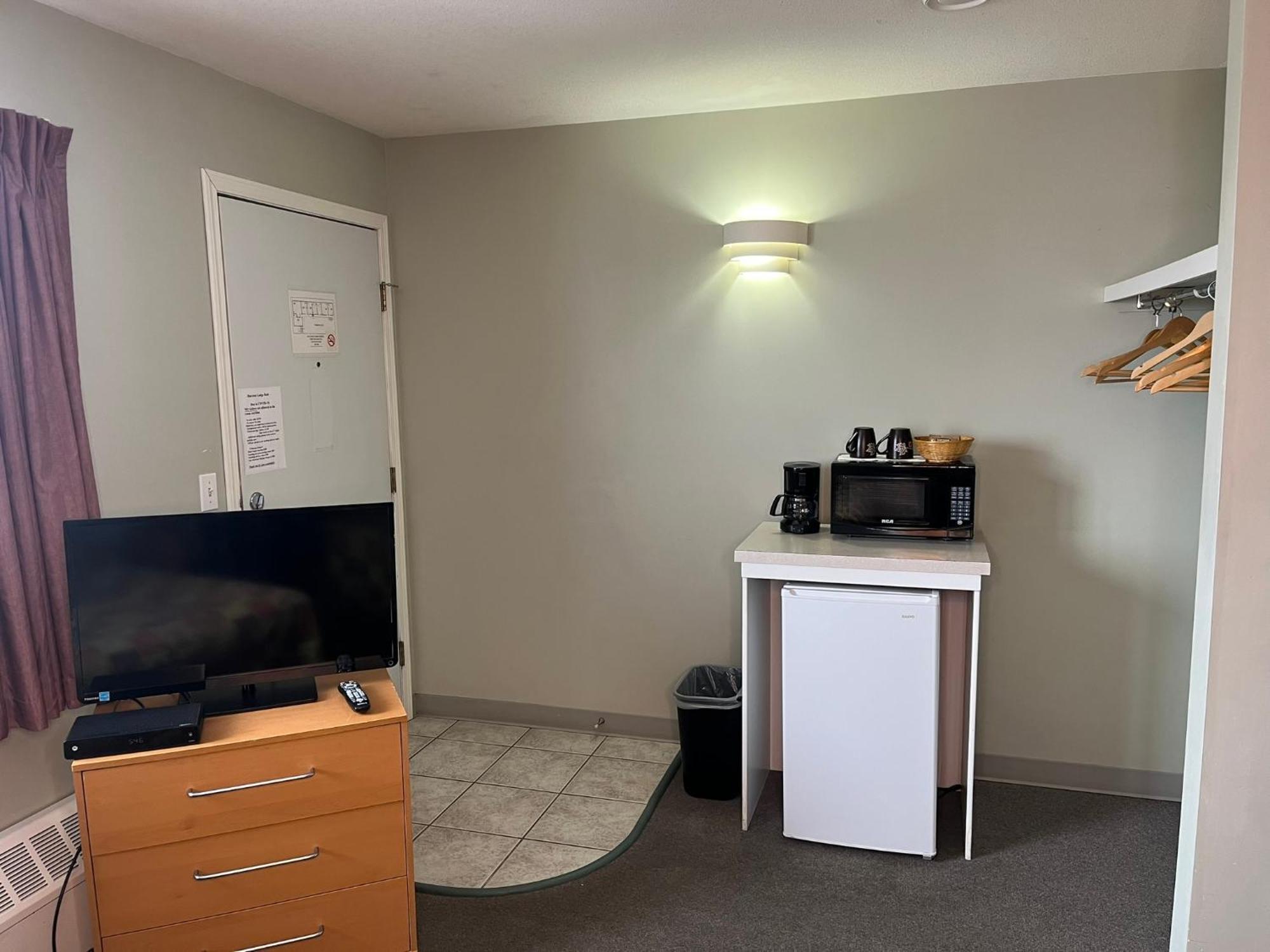 Raccoon Lodge Motel Силван Лейк Стая снимка