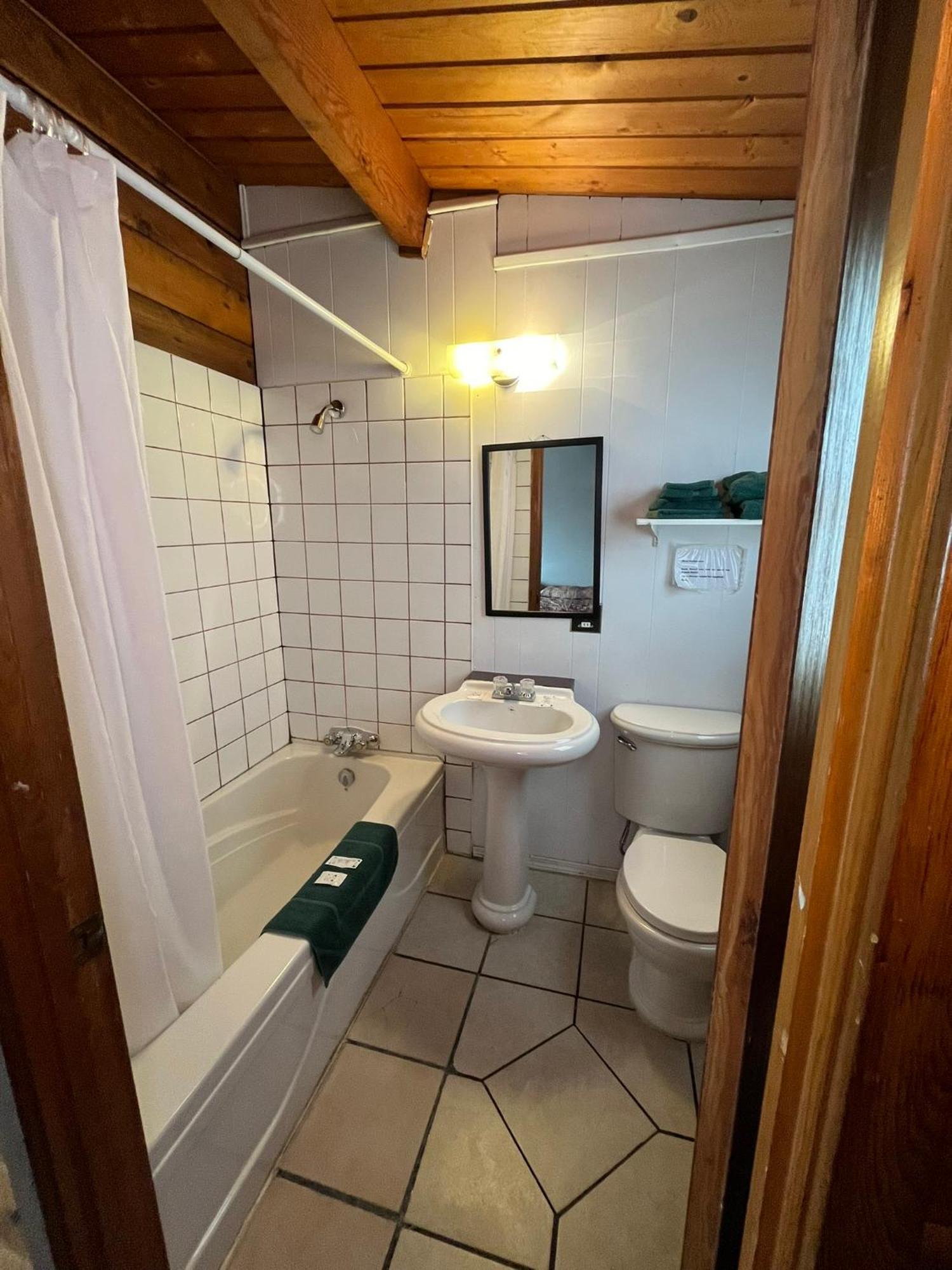 Raccoon Lodge Motel Силван Лейк Екстериор снимка